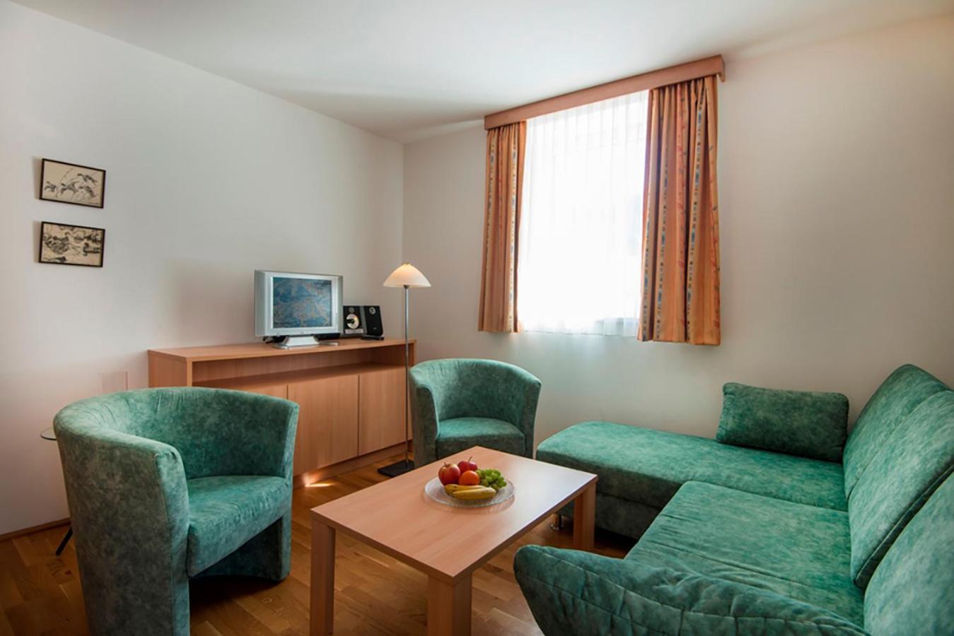 Panorama Spa Lodges Das.Schiller Бадгаштейн Экстерьер фото